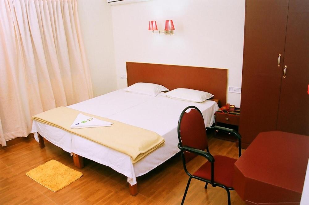 Hotel Srinivas Kochi Extérieur photo